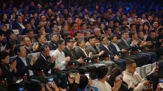 新一代SU7刚发布，小米股价暴跌近10%，啥情况？