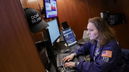 午盘：道指下跌480点 一度进入回调区间