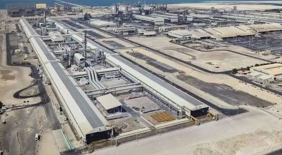 伊朗称击毁一架美军E-3预警机,画面显示机身断成两截,单架替换成本超7亿美元