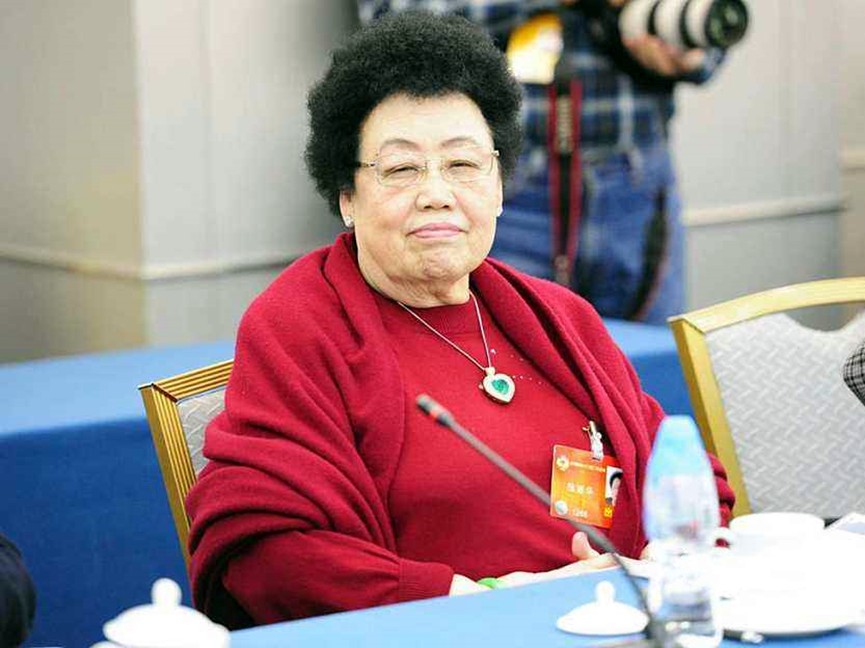 从裁缝女工到地产女王!85岁陈丽华去世,她的一生比剧本更精彩