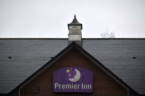 Whitbread拟出售回租20亿美元物业，股价应声下跌