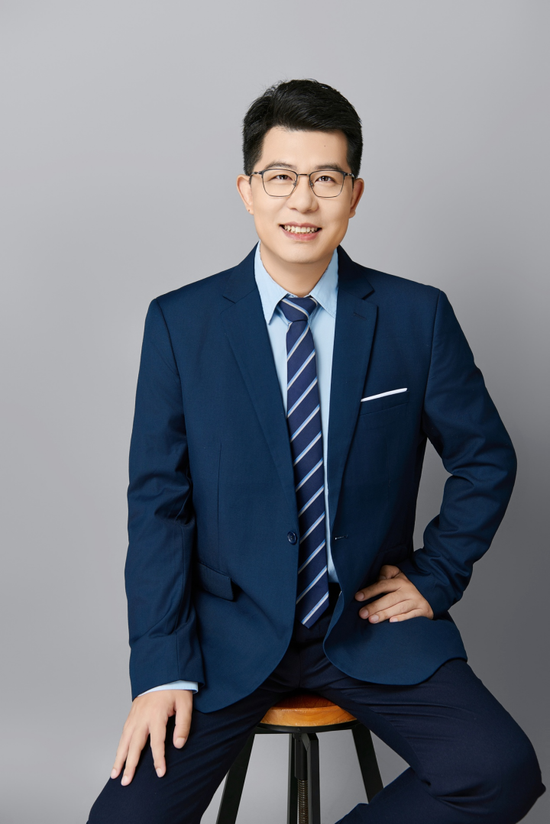 DeepSeek“转芯”引爆行情！最新解读